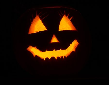 Halloween à Villejuif des adolescentes visées par une bouteille d’acide, enquête ouverte