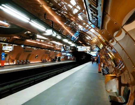 Paris trois femmes blessées à l’arme blanche dans le métro, un suspect interpellé